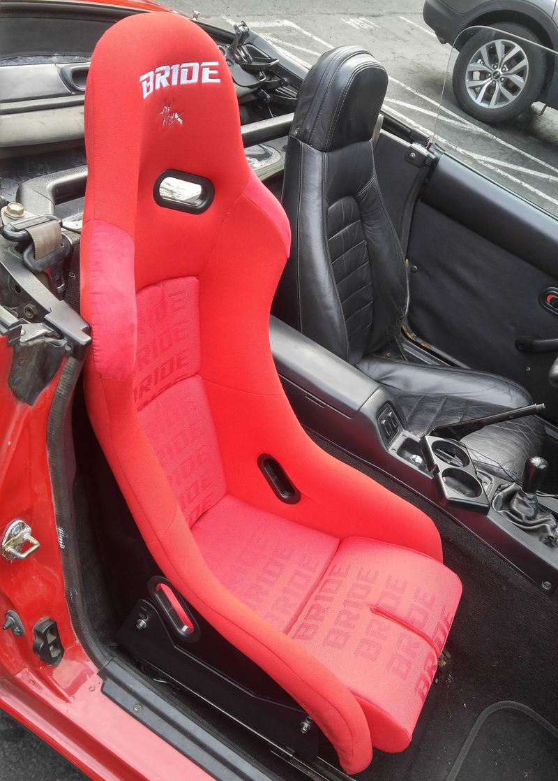 Keeping a leaky convertible clean in a Seattle winter when you daily it and have no garage? Impossible. Guest appearance by the WORST CUPHOLDERS EVER